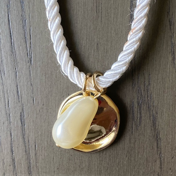 Seashell Gold Rope Statement Necklace - Picture 2 of 6